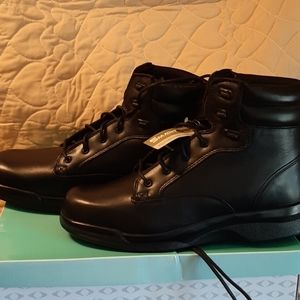 NWT&Box  APEX mens boots 11.5 X Wide